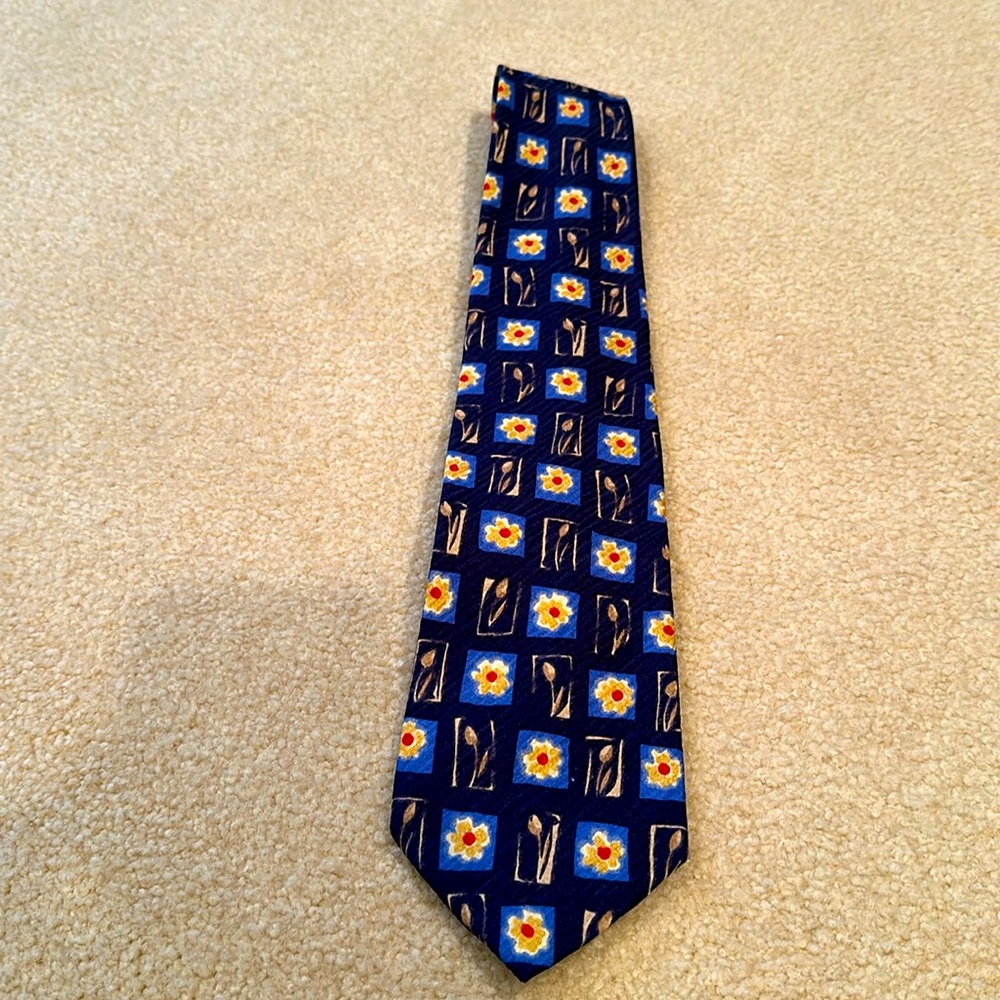 Hugo BOSS blue floral tie